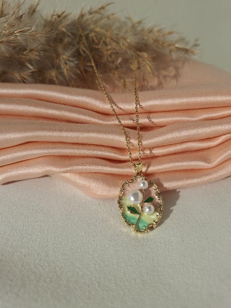 Oval Floral Pearl Necklace