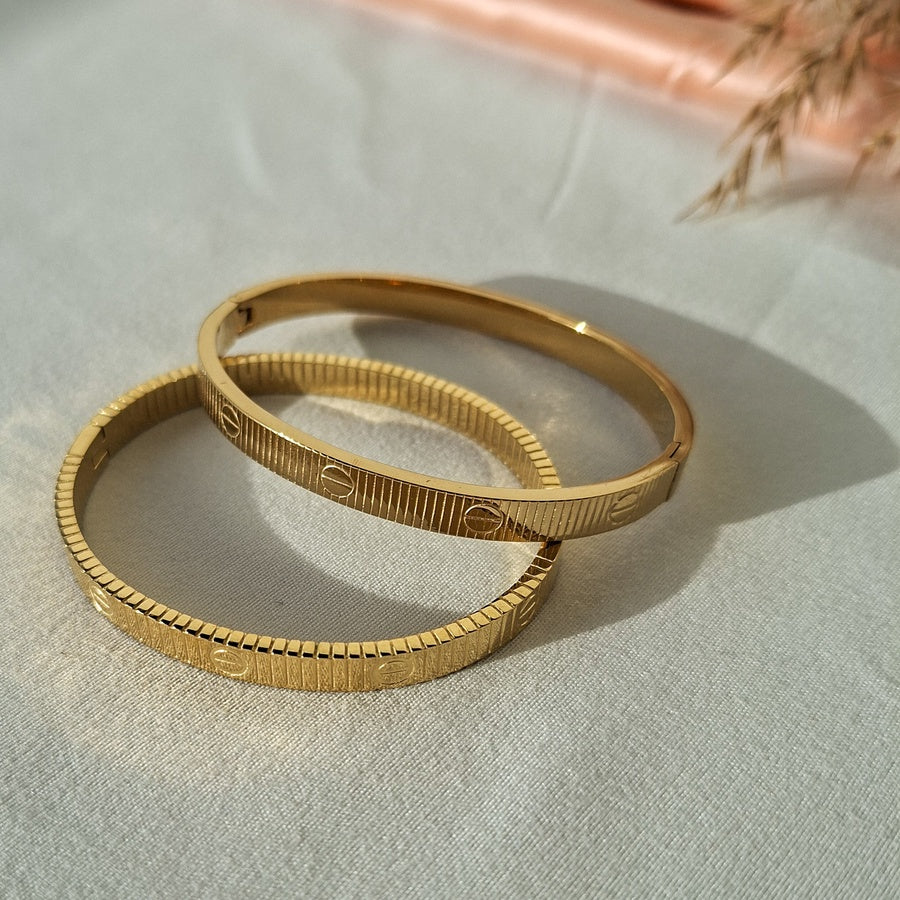 Engraved Ribbed