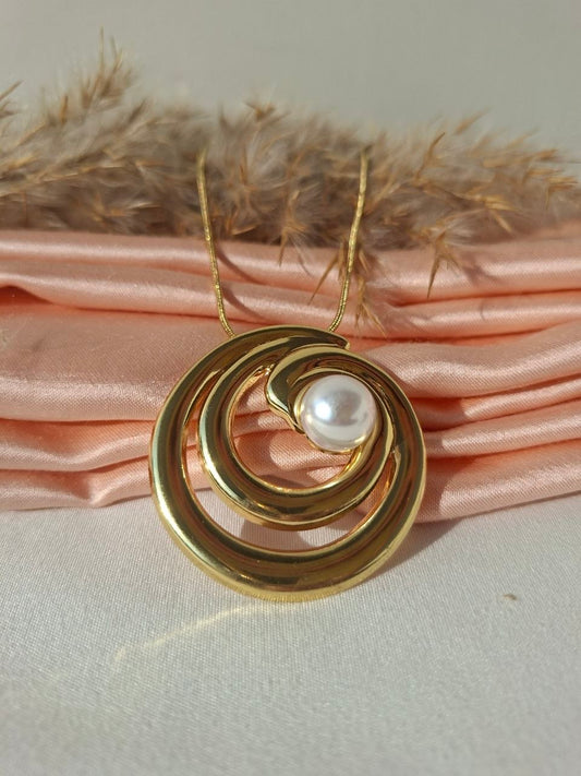 Golden Swirl Pearl Necklace