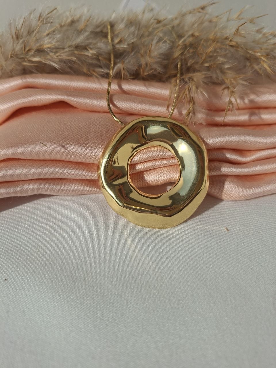 Golden Wavy Circle Necklace